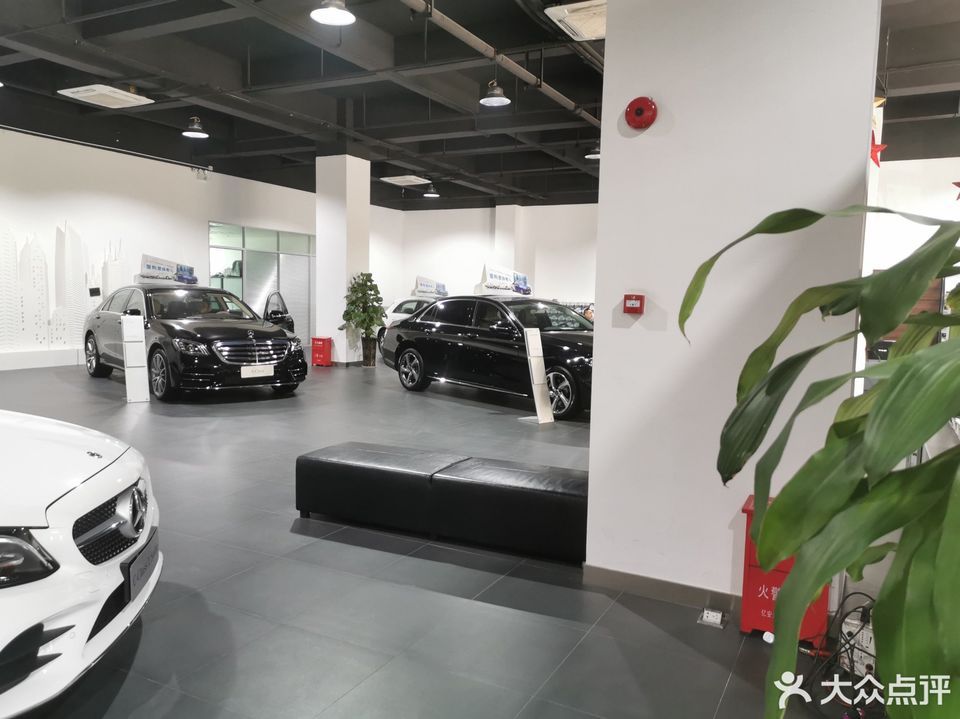 奔驰四s店