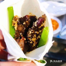 淄博的烧烤都营业到几点 t0117ba513ba6f23481.jpg