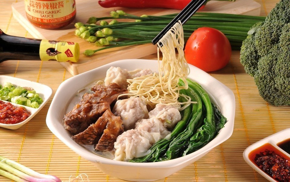 牛腩云吞面图片
