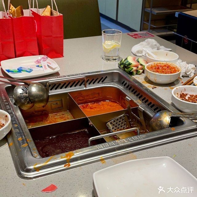 海底捞火锅(黄陂中心百货店)位于武汉市黄陂区黄陂大道387号黄陂广场