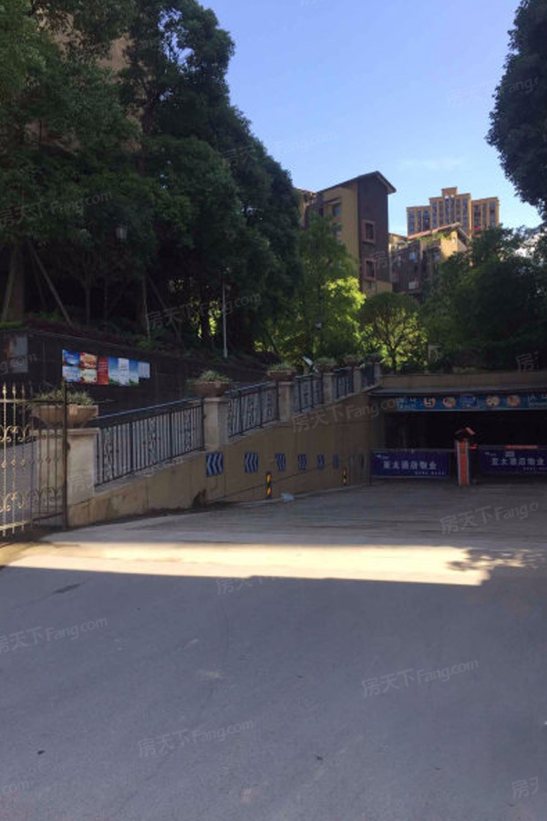 万峰城a区依云谷图片