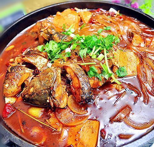 东北农家院铁锅炖