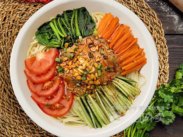 牛肉凉拌面图片