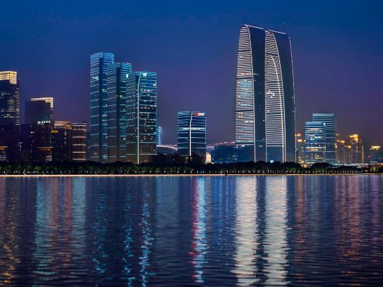 苏州市苏州工业园区星港街与苏惠路交叉口7号电话:水天堂大酒店(湖东