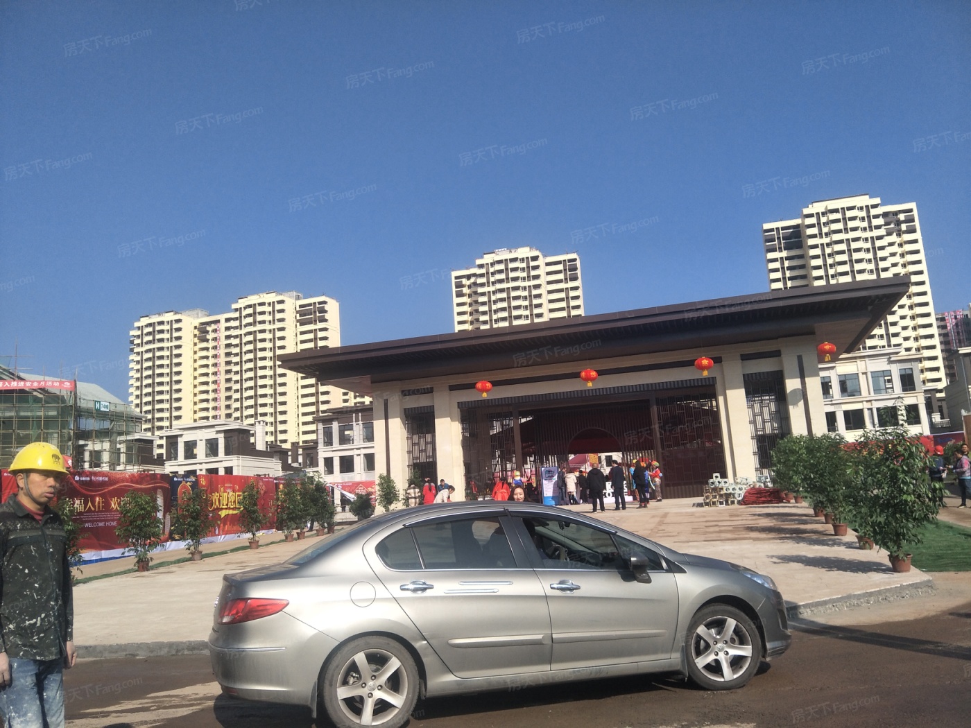 地址(在哪里):绿地悦麓名邸位于南充市嘉陵区迎宾大道西段99号介绍