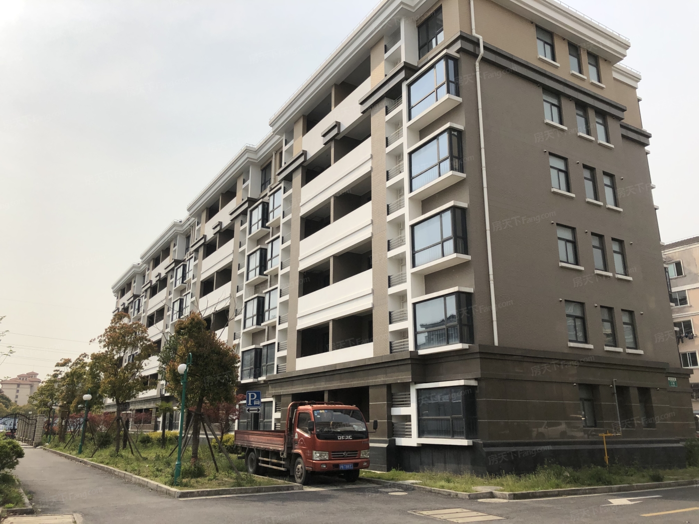 在哪,在哪里,在哪儿):上海市松江区荣乐西路106弄电话:荣乐小区地址