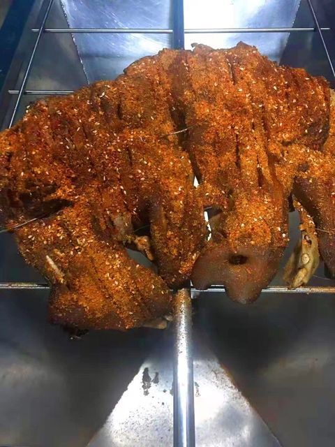 金牌烤猪头图片