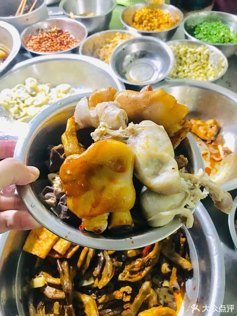 鸭肾螺蛳水饺推荐菜:介绍:地址(在哪里):辉哥螺蛳粉位于河池市宜州区