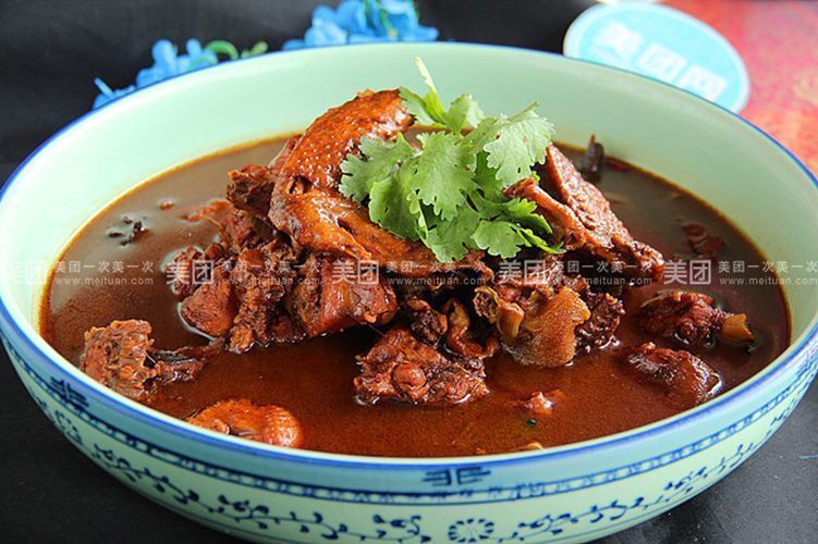 王鸡肉现场宰鸡 t011c5518f91630fc1c.jpg