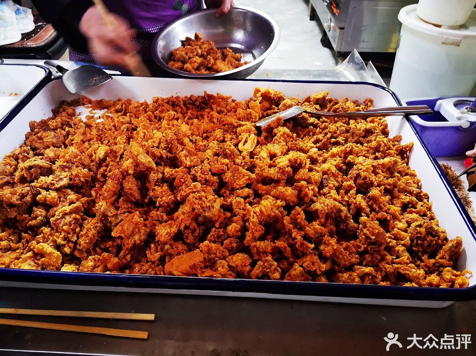 推荐菜:标签:快餐餐饮介绍:地址(在哪里):中街海棠排骨泡位于温州市