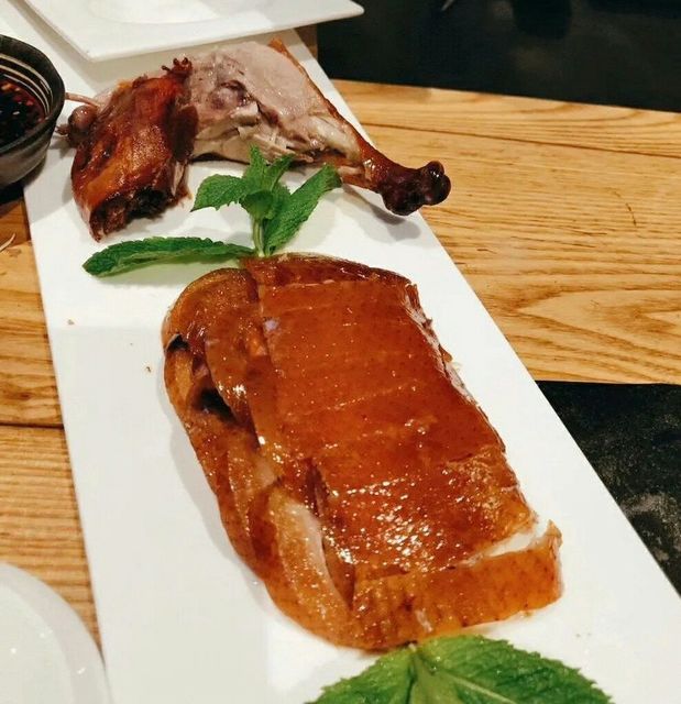 鸿运来枣木烤鸭灵寿店