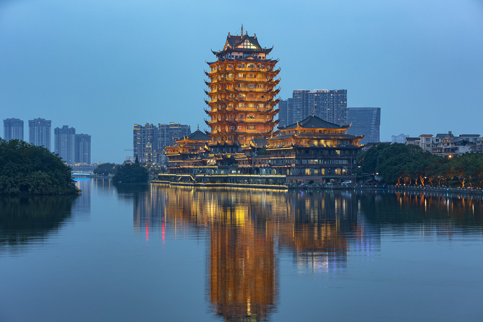 在哪,在哪裡,在哪兒):眉山市東坡區崇禮鎮岷南御景南側水天花月電話