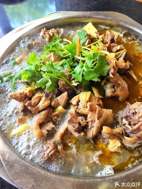 推荐菜:介绍:地址(在哪里):陈三娃泡姜鸡(总店)位于汉中市南郑区中所