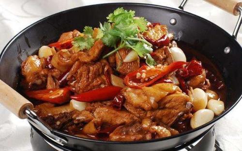 干锅牛肉推荐菜:介绍:地址(在哪里):张娘娘干锅牛肉(高新店)位于昆明