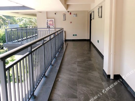 五指山水满乡住宿