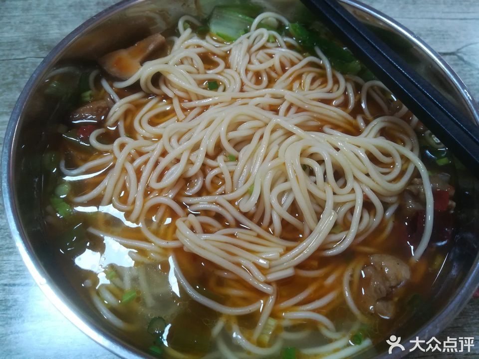 青椒辣鸡面图片