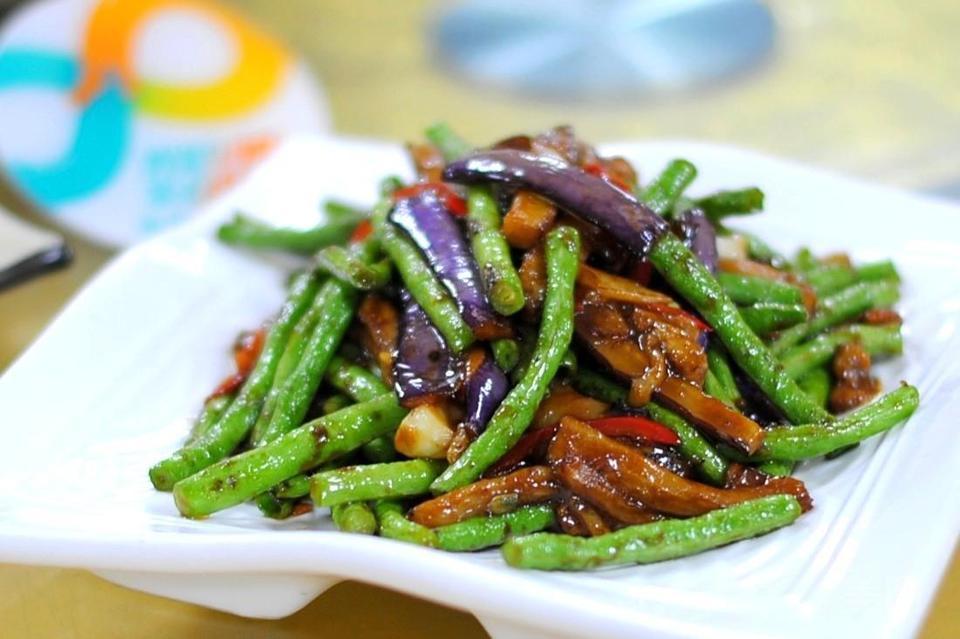 豆酱茄子炒豆角图片