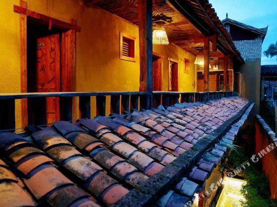 文山壮族苗族自治州丘北县普者黑仙人洞村电话:普者黑古园民宿地址