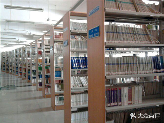 新乡医学院-图书馆图片