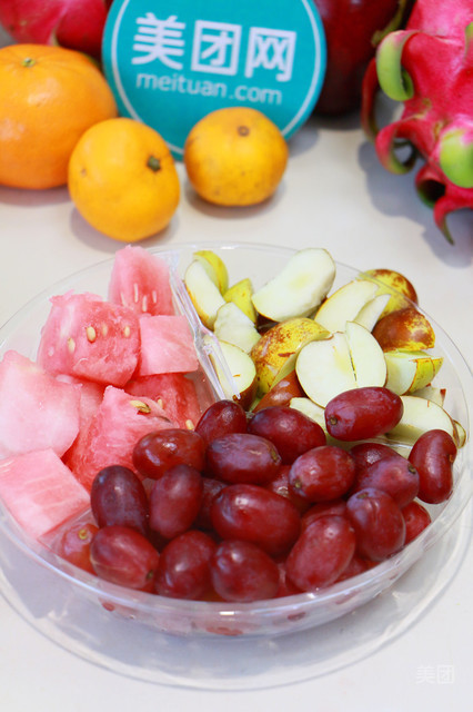 三色水果拼盘图片