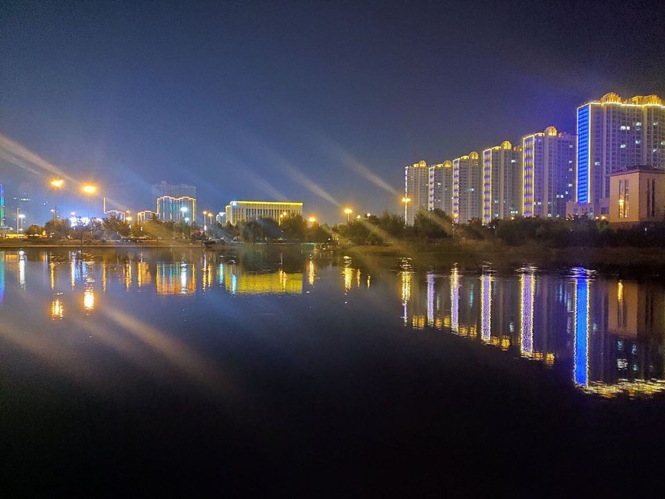 平輿縣月亮灣包括:月亮灣公園,月亮灣街道,月亮灣大酒店,月亮灣街道黍