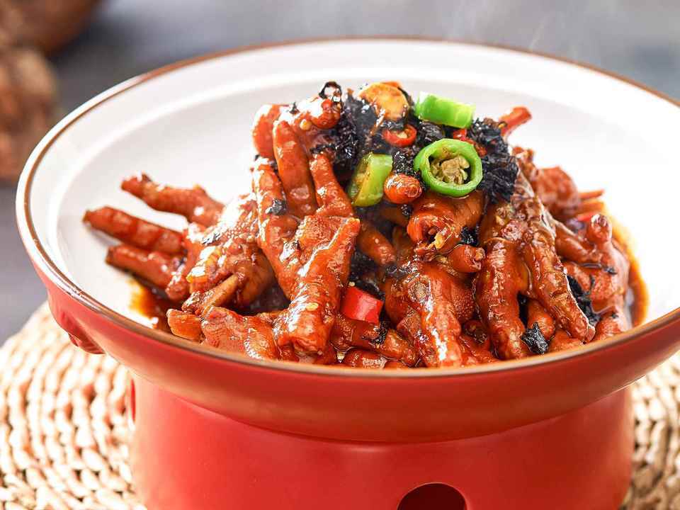 盐菜烧凤爪图片