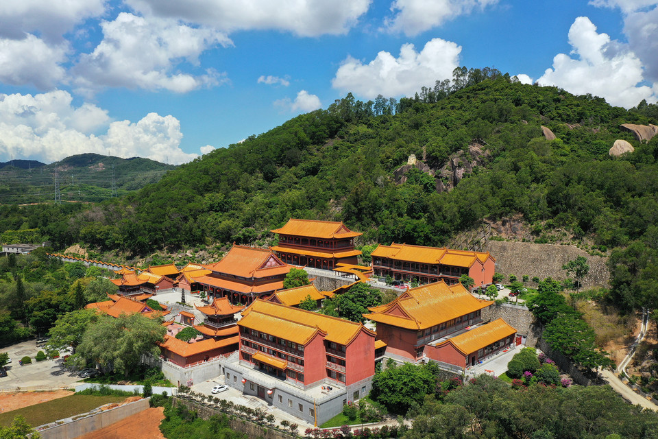 石岩湖寺庙图片