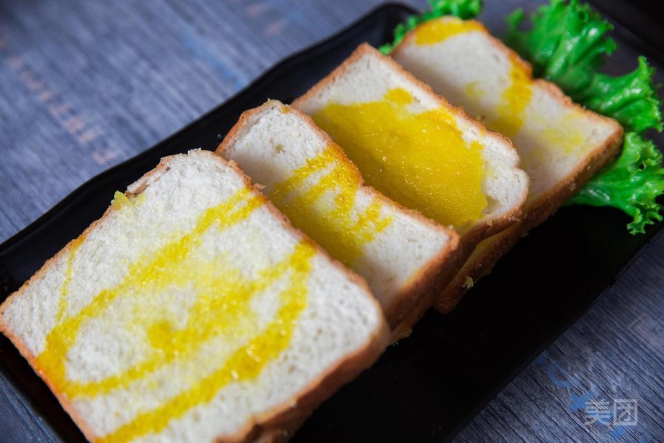 黄油面包片图片