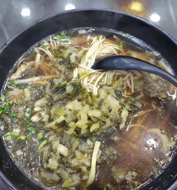 咸菜肉丝面图片