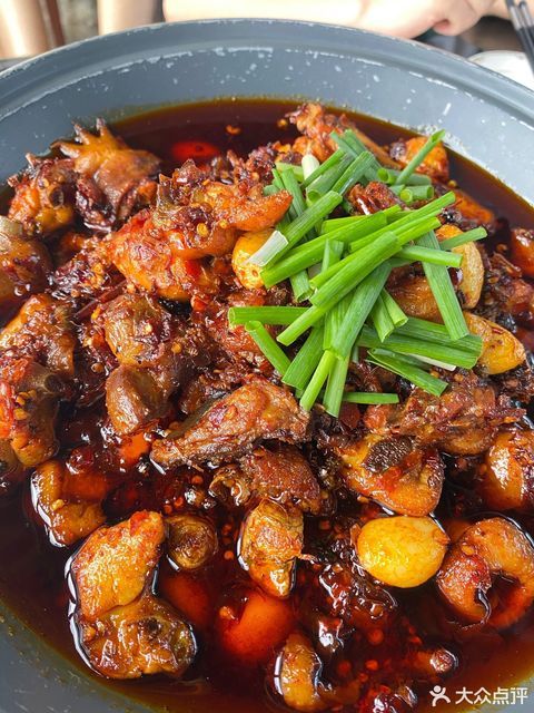 推荐菜:介绍:地址(在哪里):龙大哥辣子鸡(金阳店)位于贵阳市观山湖区