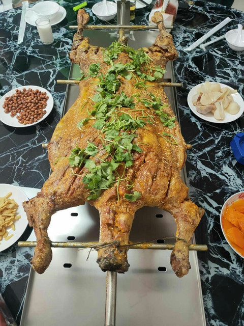烤全羊图片