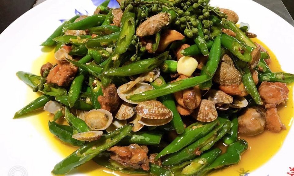 尖椒花甲鸡图片