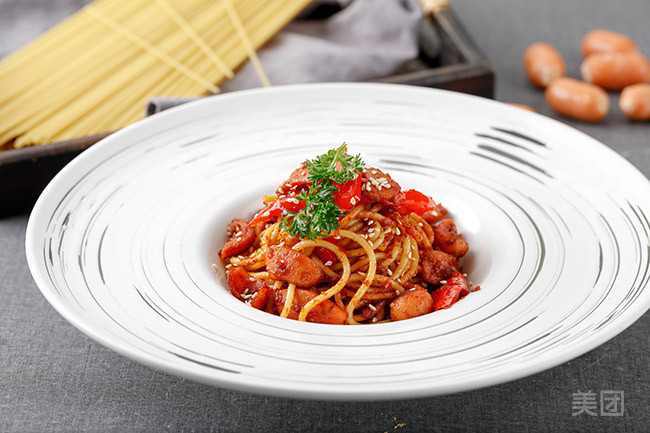 香辣烤肠意大利面图片
