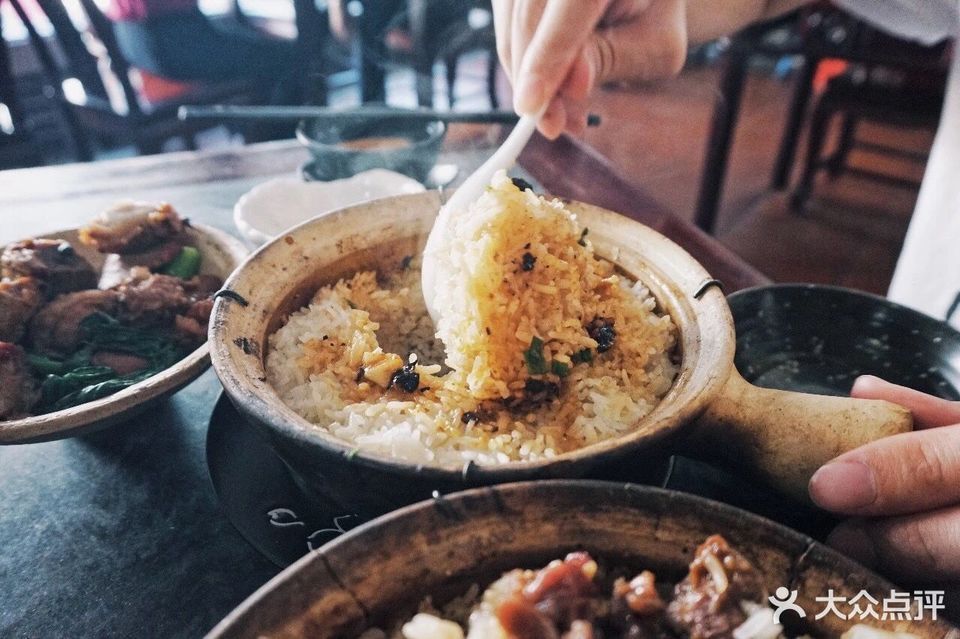 叉烧排骨煲仔饭图片