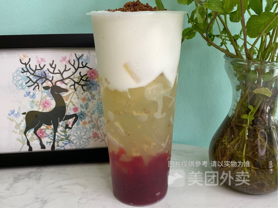 草莓手摇酸奶杯图片