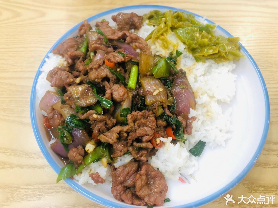 小炒黄牛肉擂椒拌饭图片