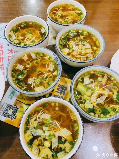 推荐菜:介绍:地址(在哪里):盛唐府乾州酸汤面位于咸阳市乾县高速引线