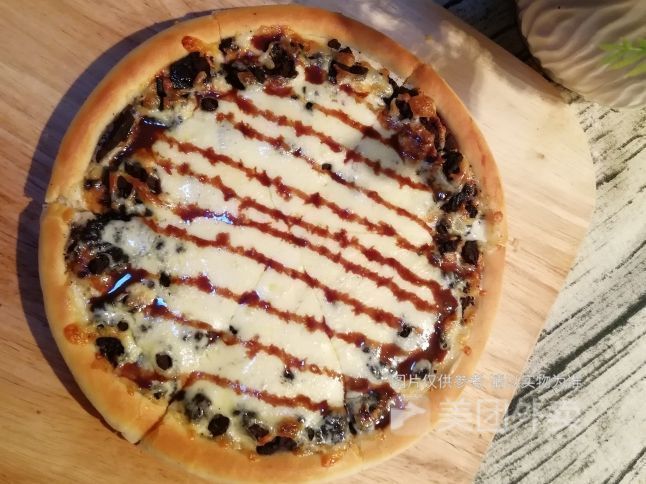 巧克力酥心披萨图片