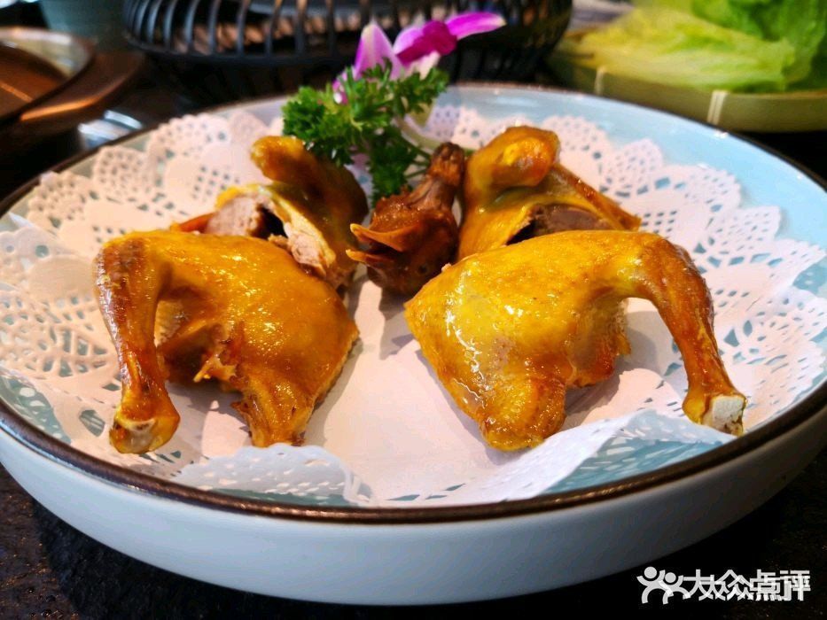 金牌盐焗乳鸽图片