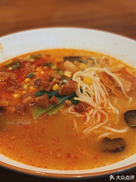 滇味酸菜鱼米线推荐菜:介绍:地址(在哪里):云海肴云南菜(昆明长水机场