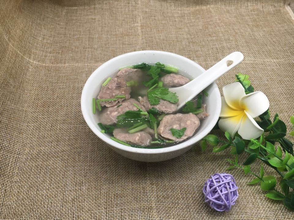 牛肉饼汤粉图片