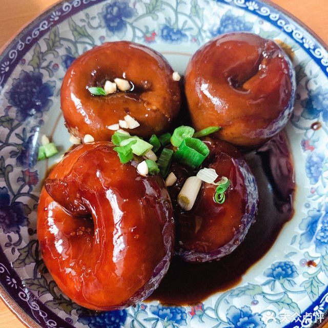 推荐菜:介绍:地址(在哪里):梅峰饭店位于湖州市仙大线太平窑村
