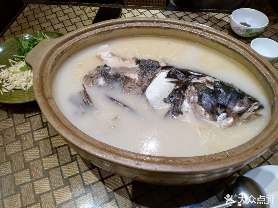 李三元湖上渔村总店