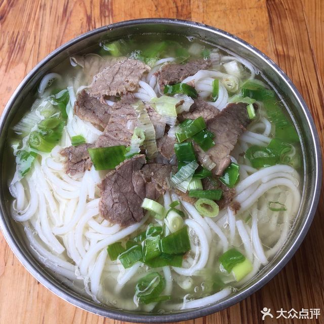原汤牛肉米线推荐菜:介绍:地址(在哪里):彭米线位于成都市新都区新丰