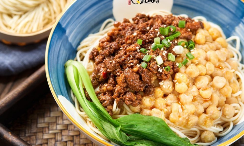 特色豌杂小面图片