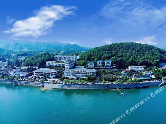 在哪里,在哪儿):信阳市商城县汤泉池风景区电话:名人商务宾馆(温泉
