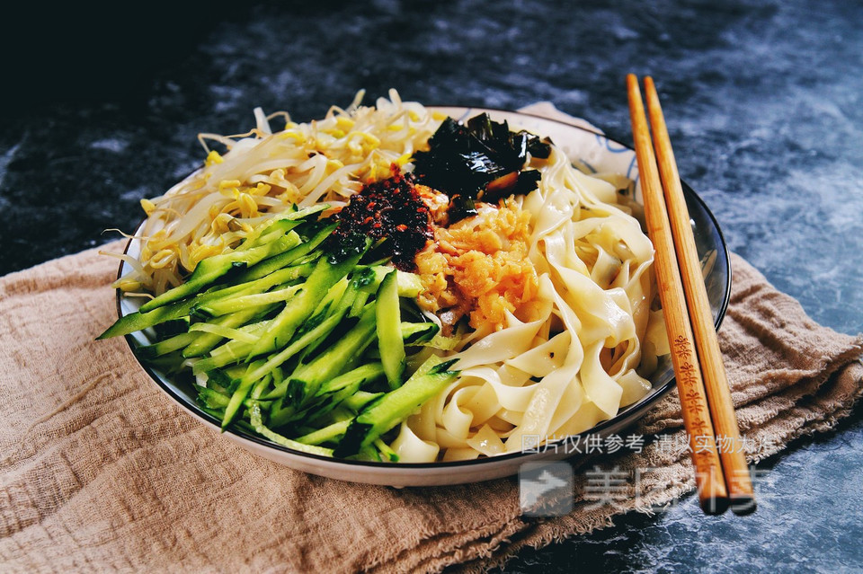 凉皮凉面两掺图片