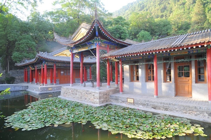 号华清宫陕西华清宫文化旅游有限公司包括:华清宫,环园,海棠汤,杨妃池