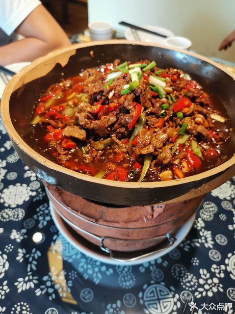 枫树牛肉钵图片