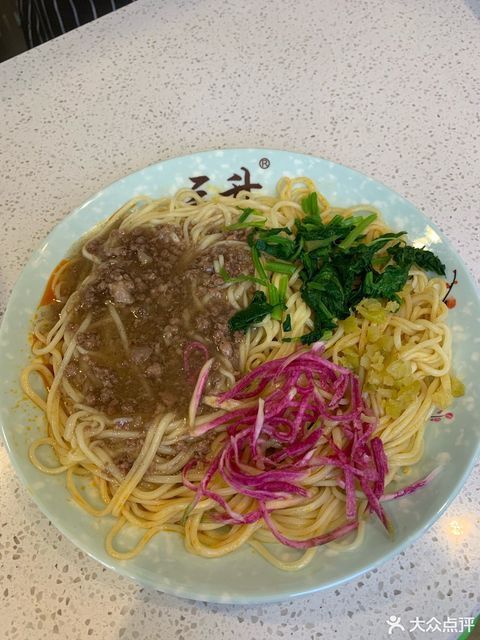 推荐菜:介绍:地址(在哪里):三升干拌炸酱面位于西宁市城西区五四大街1